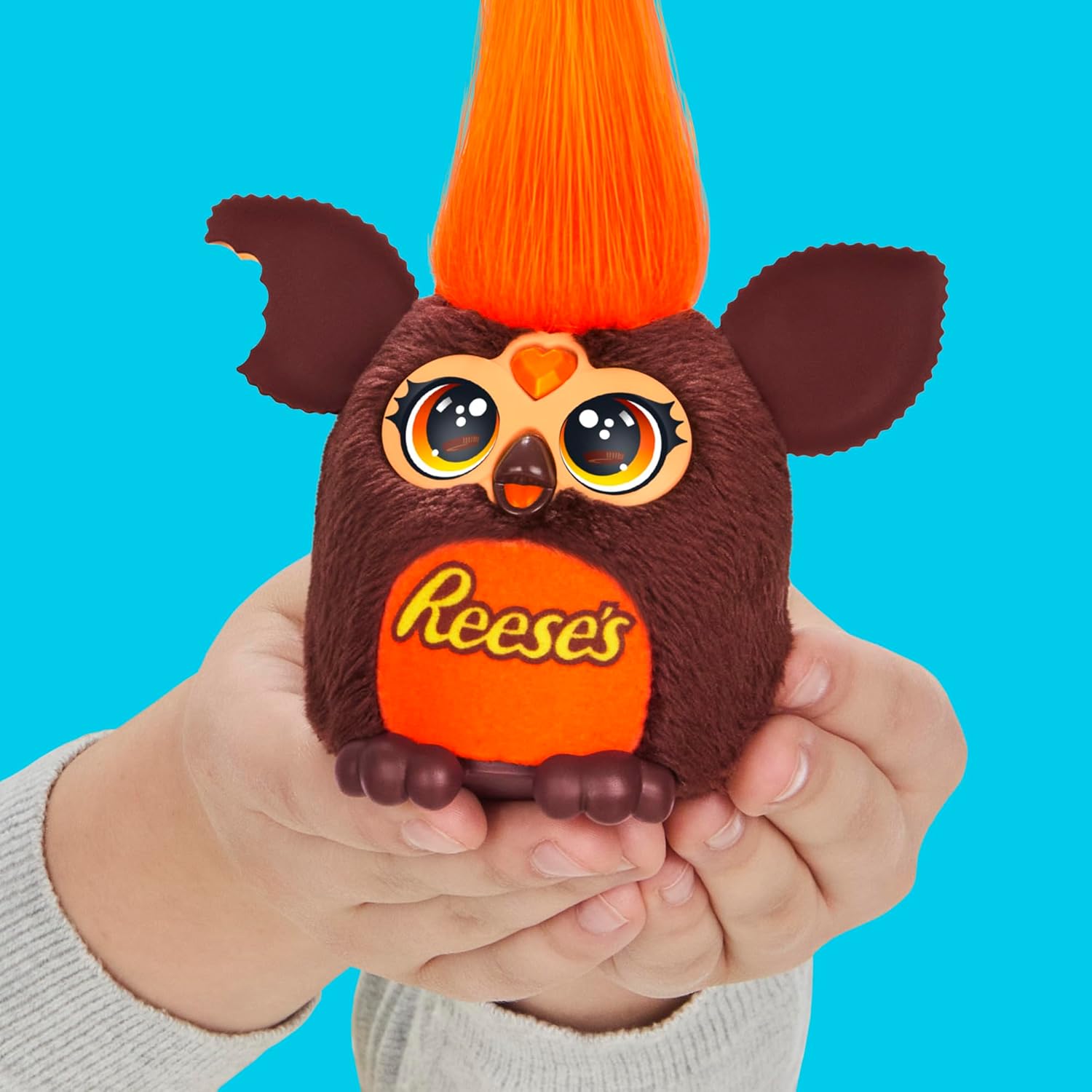 FURBY Furblets REESE'S - Taza de mantequilla de maní pequeña de felpa electrónica de 3 pulgadas, juguetes de caramelo para niños de 6 años en adelante