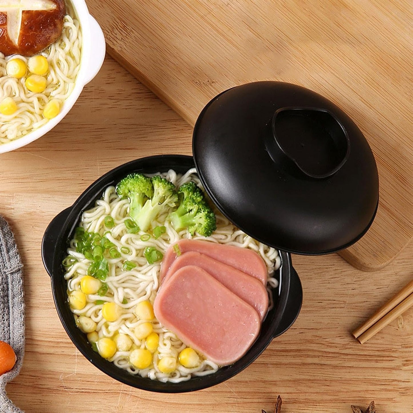 Ramen Bowl with Lid, Ramen Udon, For Microwave, Instant Noodle Bowl [Ramen Bowl You Can Make Bag Noodles Just Pour in Hot Water] Time-saving Cooking, Heat Retention, Leak Proof, Portable Convenient,