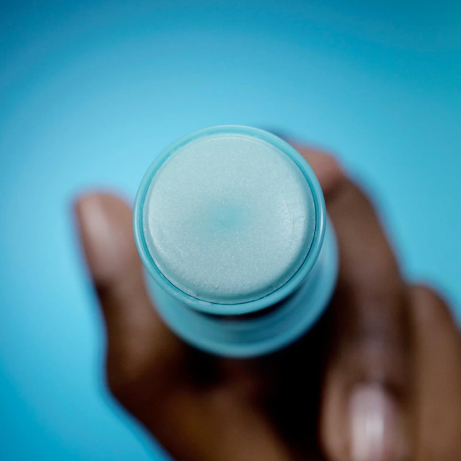 TULA Skin Care - Bálsamo para ojos 'Spresso, tratamiento energizante e hidratante con cafeína para ojeras, portátil y perfecto para usar sobre la marcha, 0.35 onzas