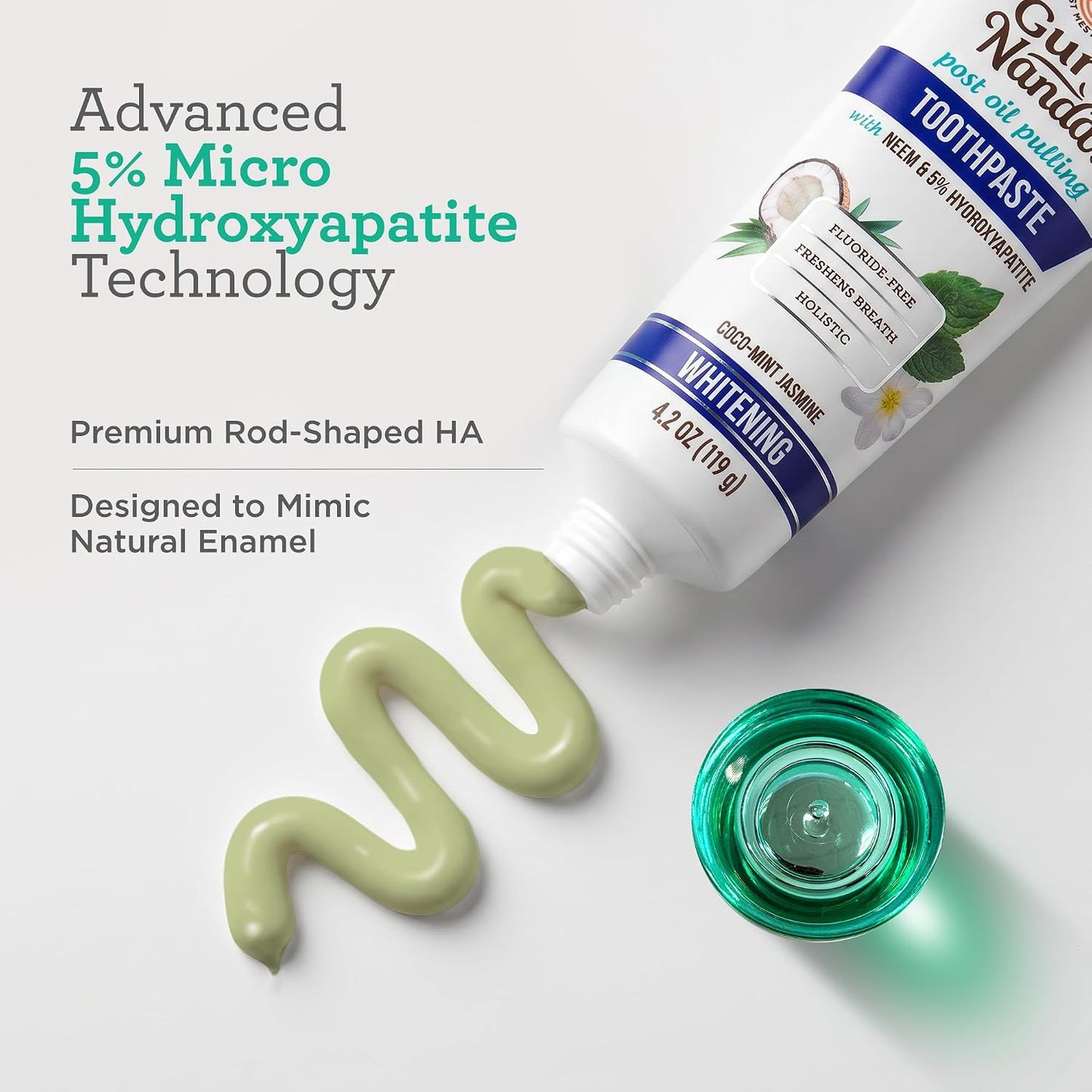 GuruNanda Pasta de dientes con hidroxiapatita, libre de SLS y fluoruro, pasta de dientes blanqueadora con raspador de lengua y exprimidor - Refresca la respiración, combate la placa - CocoMint natural