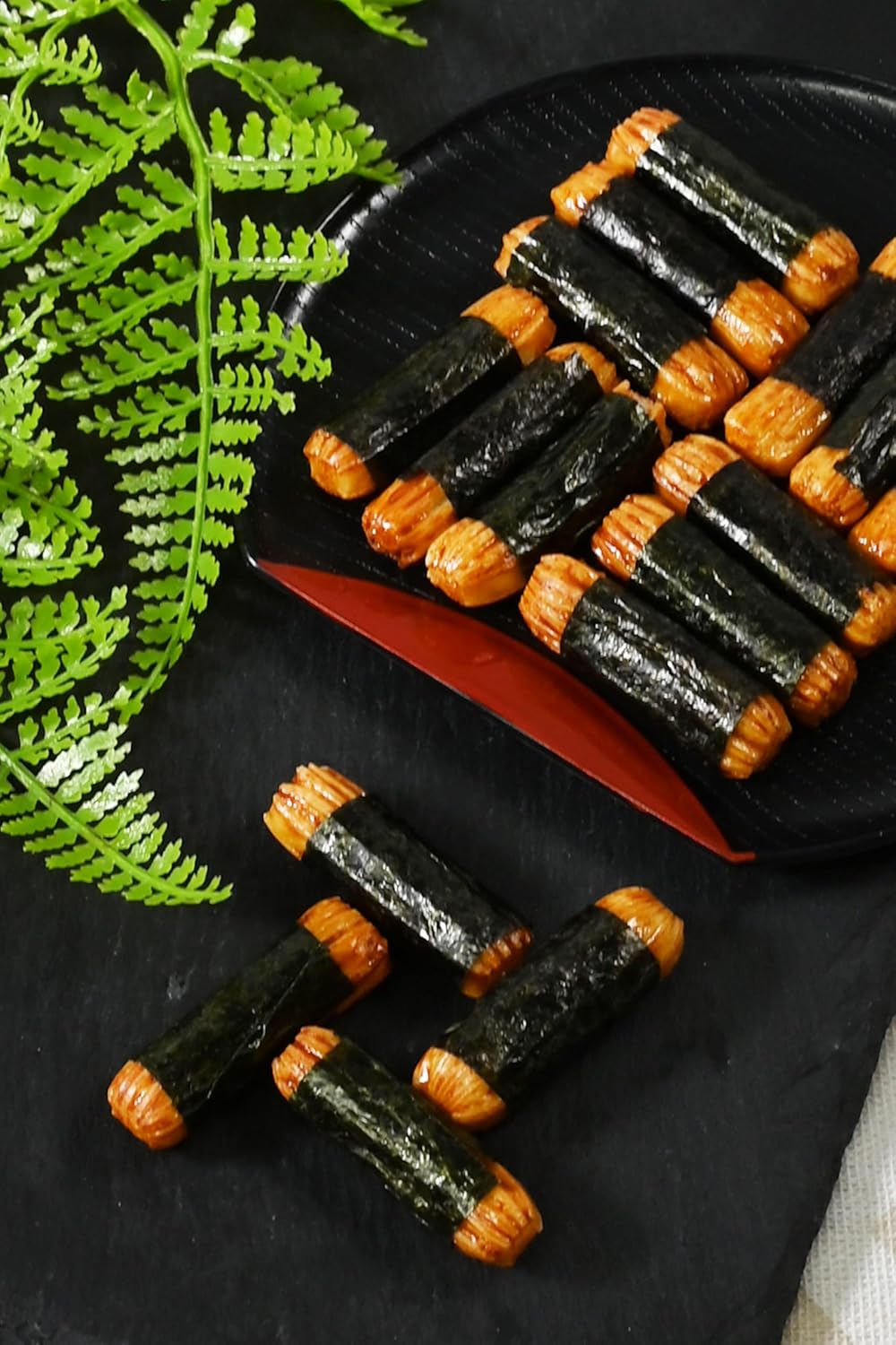 Arare Arare, Japanese Sweets, Commercial Use, The Crispy and Crispy of Arare, Japanese Sweets, Sennari Shokai (Tsumamikura) Nori Rolled Arare, 17.6 oz (500 g) Container