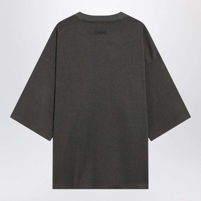 Fear Fear Of God オーバーサイズ T シャツ、フェイデッド ブラック ジャージ - Image 3