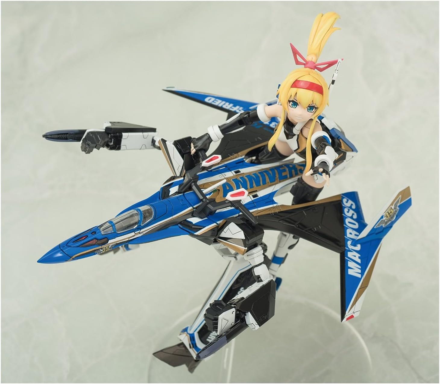 青島文化教材社 VFG マクロスデルタ VF-31J ジークフリート 35周年アニバーサリー 全高約155mm 色分け済みプラモデル MC-02