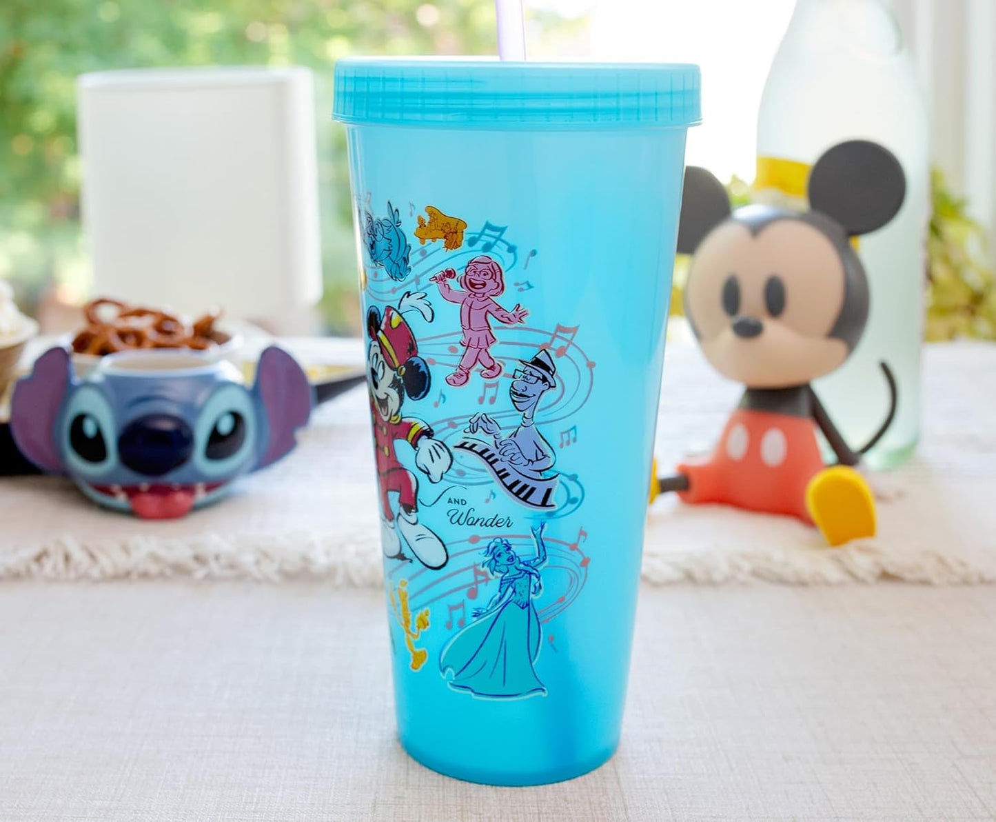 Disney Vaso de viaje de plástico que cambia de color de Mickey Mouse del 100 aniversario, incluye popote reutilizable y tapa resistente a fugas, capacidad para 20 onzas