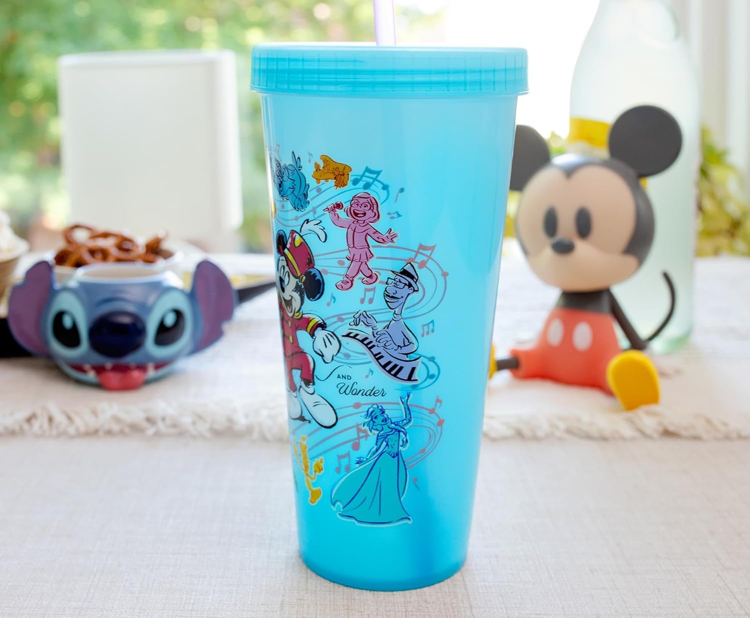 Disney Vaso de viaje de plástico que cambia de color de Mickey Mouse del 100 aniversario, incluye popote reutilizable y tapa resistente a fugas, capacidad para 20 onzas