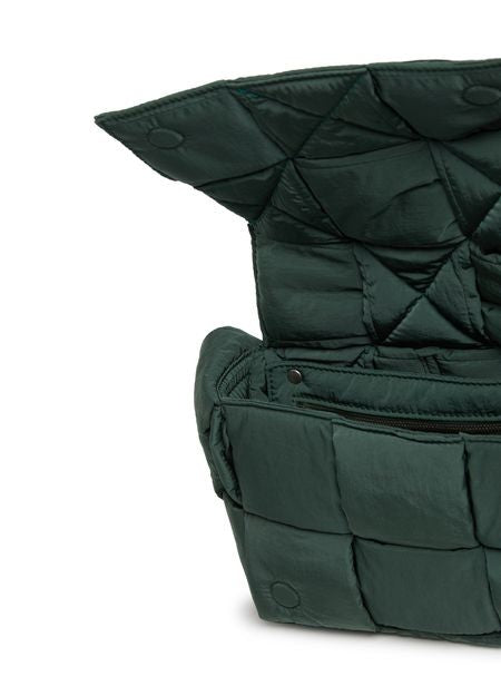 BOTTEGA VENETA パデッド テック カセットバッグ - Image 4