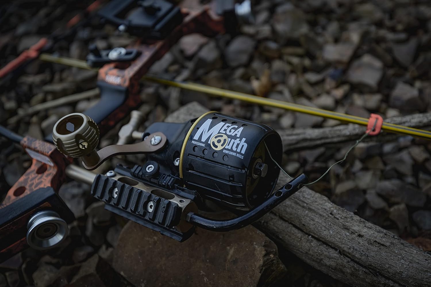 Mega Mouth 2.0 Professional Bow Fishing Reel - The First Free Spool Spincast Style Bow Fishing Reel
