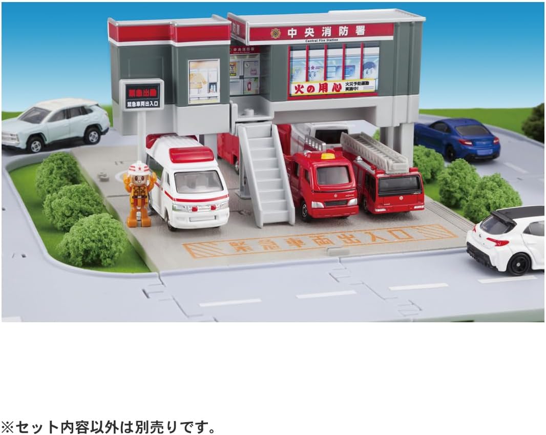 Takara Tomy Tomica Tomica Town Fire Station (with Firefighter) Mini Car Toy Ages 3+