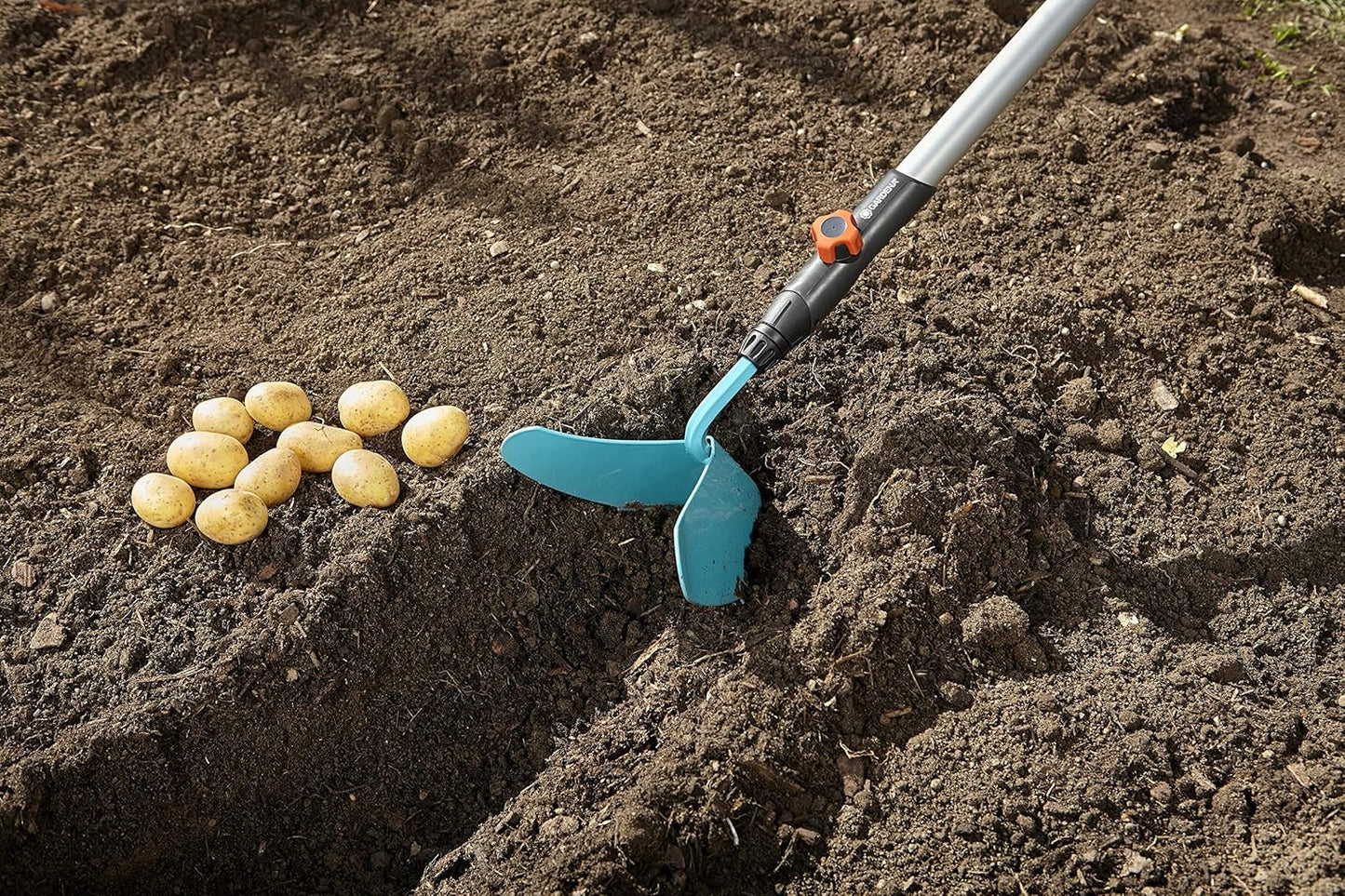 Gardena V-shaped Hoe, 6.3 inches (16 cm) Wide, Combisystem 3118-20 Product Warranty: Up to 25 Years
