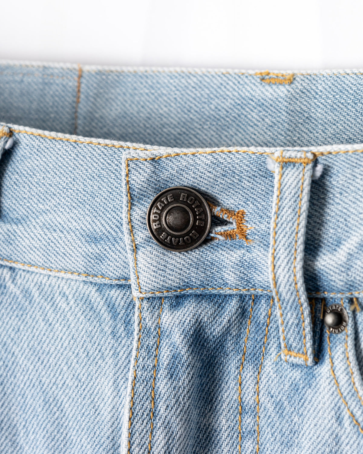 Rotate ズボンを青くします - Image 4