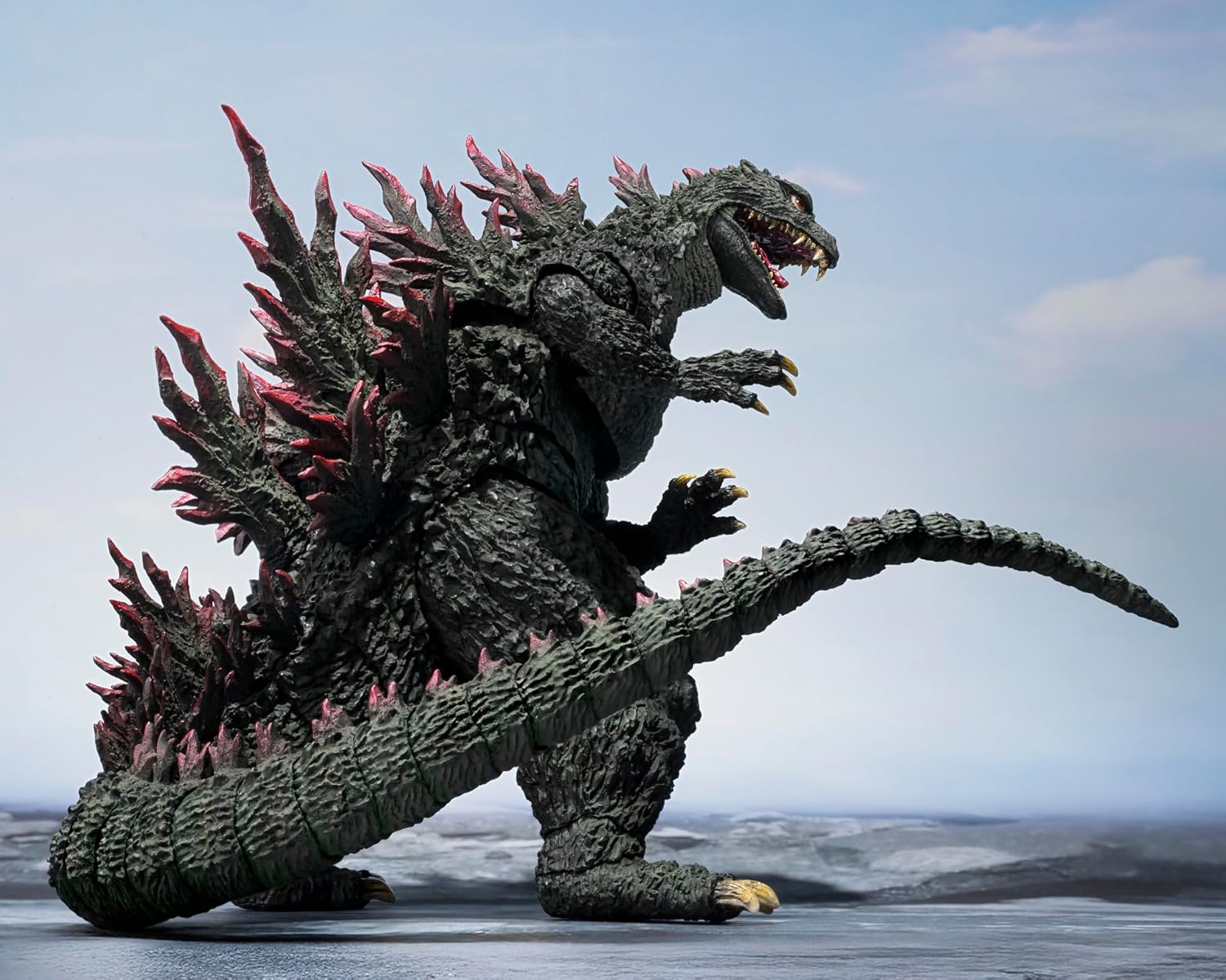 TAMASHII NATIONS S.H. Monster Arts Godzilla x Megagiras G Annihilation Operation Godzilla (2000), Approx. 6.3 inches (160 mm), PVC & ABS Pre-painted Action Figure