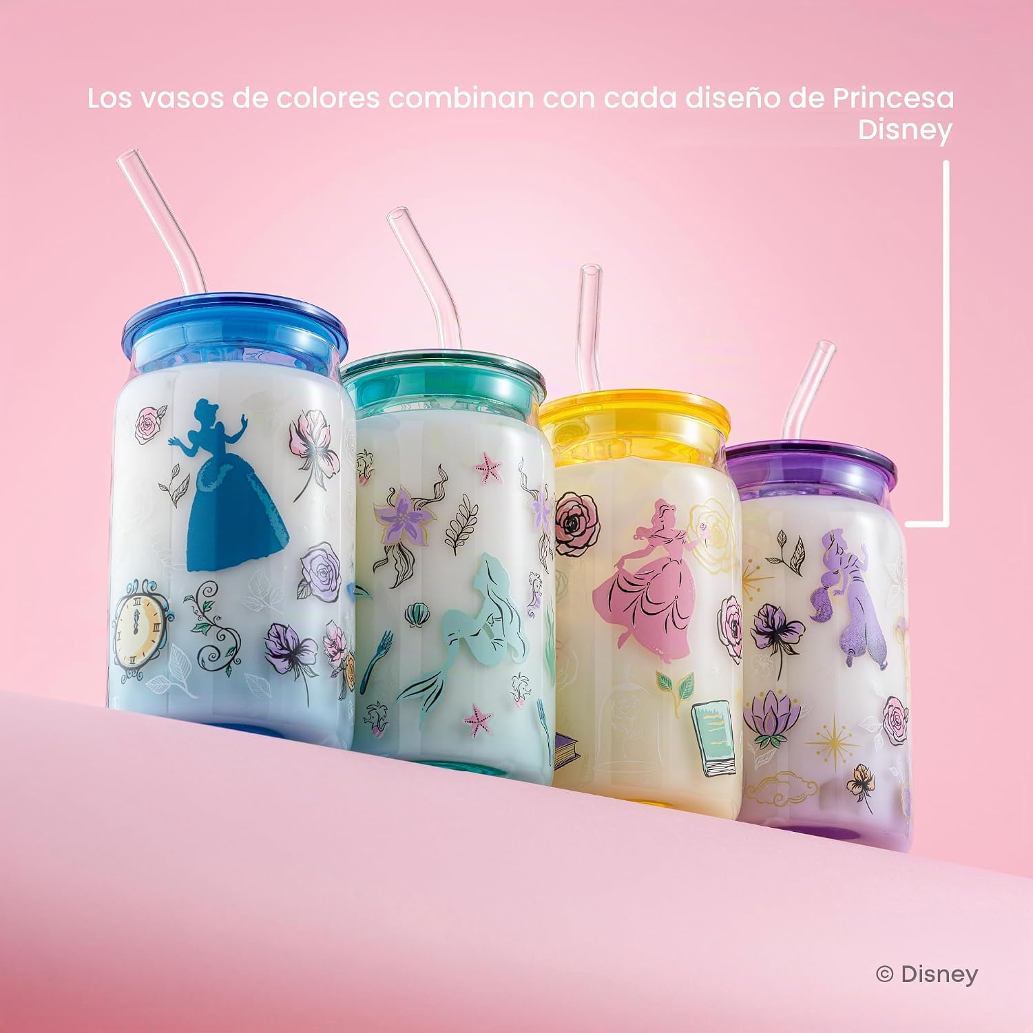 JoyJolt Tazas de vidrio con íconos de princesas Disney con tapas y popotes, tazas de vidrio de 16 oz con tapas y popotes con las princesas Jasmine, Ariel, Cenicienta y Bella, 4 piezas de vasos con