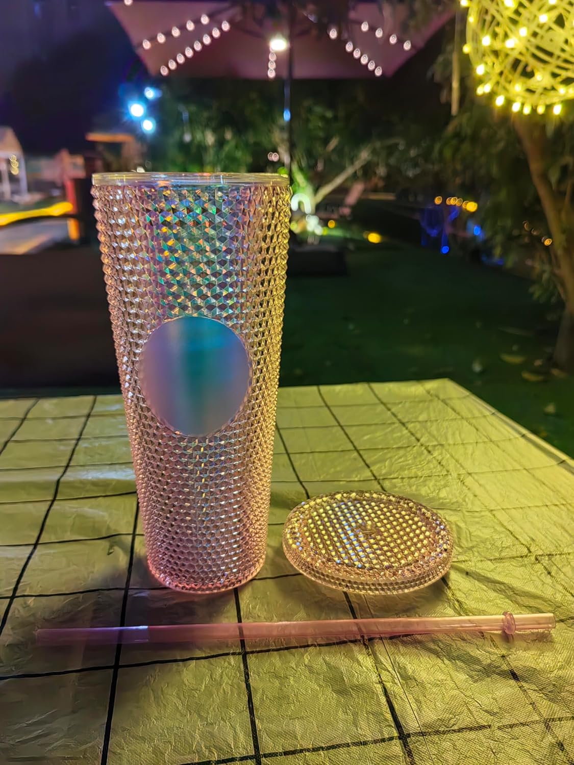 Vaso con Tachuelas con Pajita, Vasos con Tapas y Pajitas, Vaso Rosa con Pajita, Vaso Texturizado Sin BPA de Plástico de Doble Pared para Café Helado, Bebidas Frías o Agua 24 oz