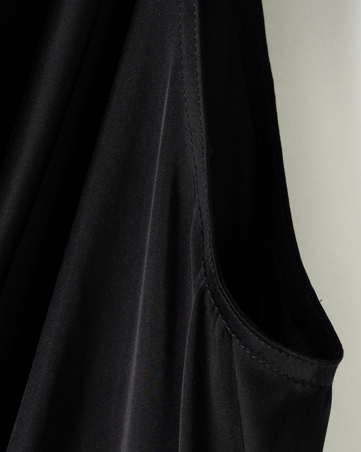 Rick リック・オーウェンズは黒いドレスを着ています - Image 4