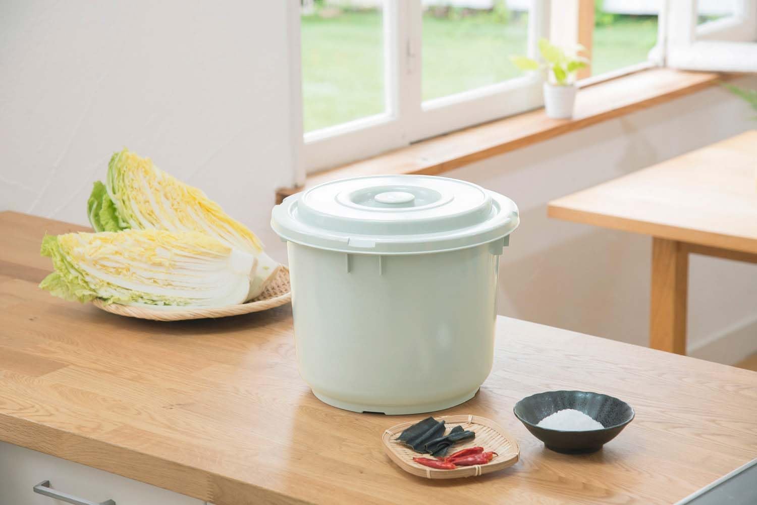 TONBO Shinki Gosei Dragonfly Pickling Container with Lid, 5 Type, Gray, Diameter 9.4 x Height 7.7 inches (24 x 19.5 cm), Made in Japan