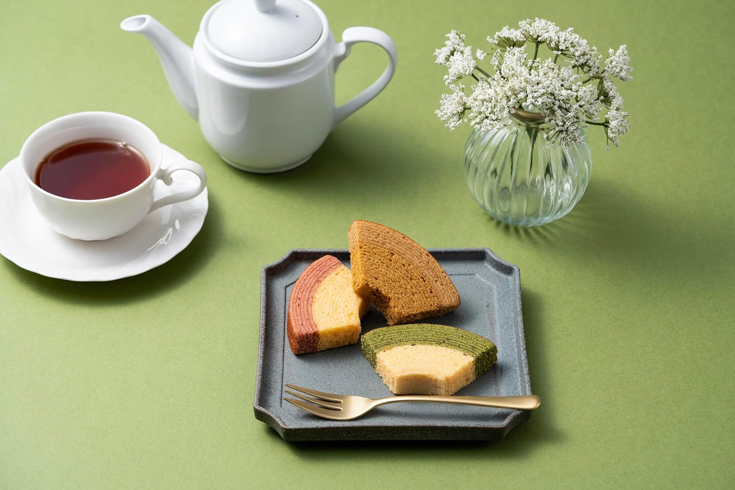 Present Baumkuchen Gift Established in 1819, Tokyo Shinjuku Representative Sweet Flower Garden Baumkuchen Tokyo Hanaman Baum Combination Set of 8