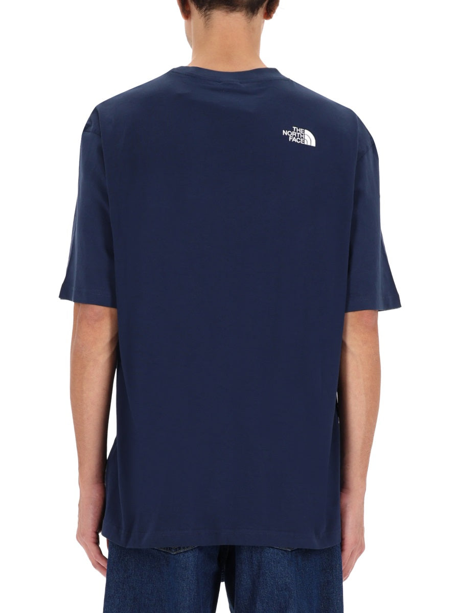 The ノースフェイスのロゴ入りTシャツ - Image 4