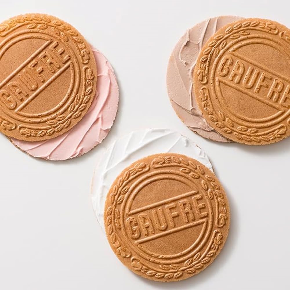 【Authentic Product】Kobe Fugetsudo Chiikawa Mini Gaufres Candy Canned 【Spotted】 6 pieces (Vanilla Strawberry Flavor Chocolate 3 pieces x 2 bags)