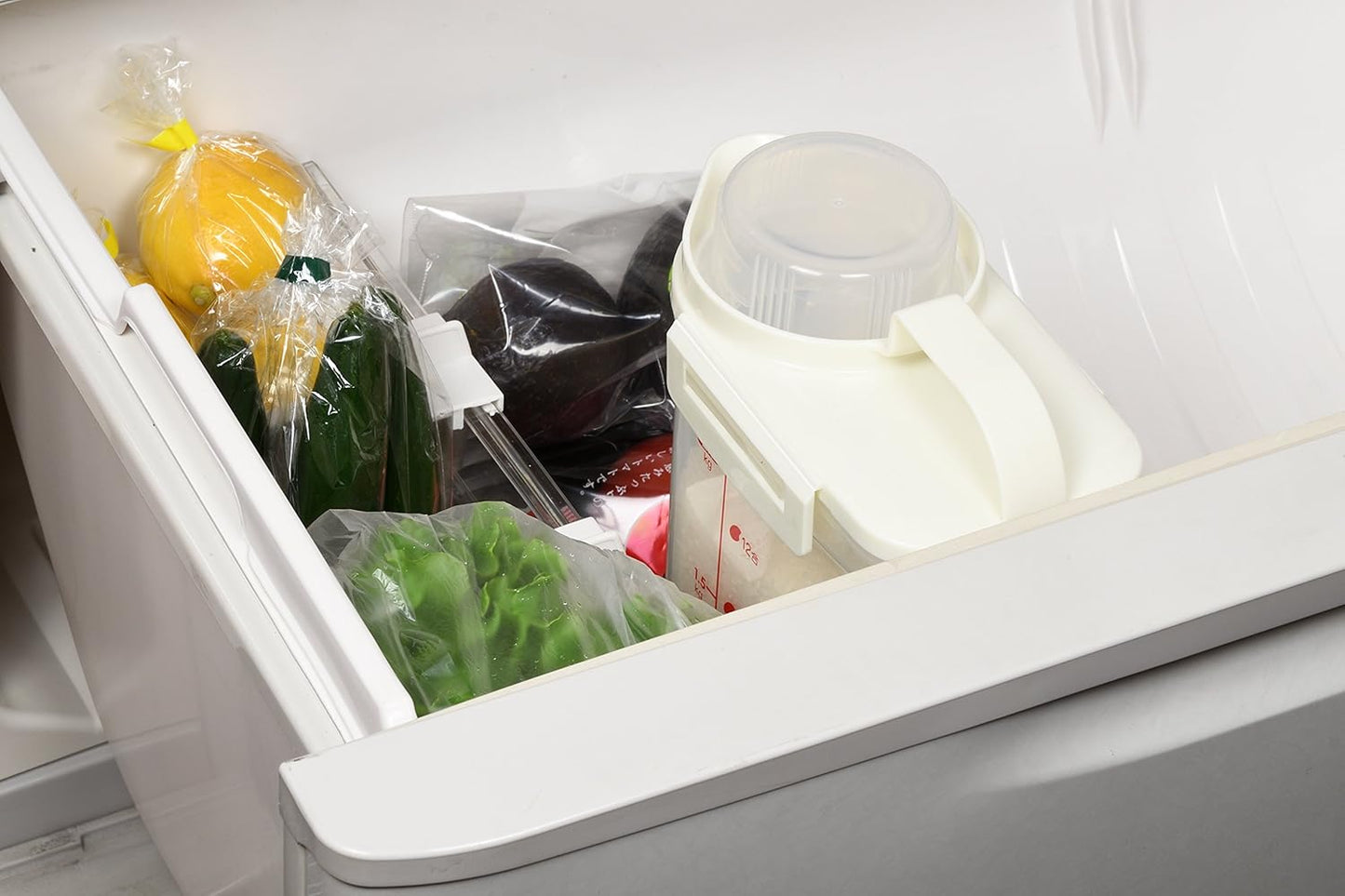 Pearl Metal HB-3898 Sealed Rice Bottle, Made in Japan, For 5.2 lbs (2.4 kg), White, Width 7.3 inches (185 cm), Depth 4.3 inches (110 cm), Height 11.6 inches (295 mm), Refrigerator, Handy Rice, Stocker