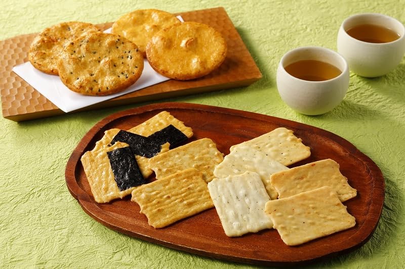 Kagaya Rice Sweets | お菓子や和菓子の詰め合わせとして、贈答や手土産、お中元・お歳暮などのシーズンギフトに最適な高級草加せんべいです。伝統の製法で焼き上げた味わいを丁寧な個包装でお届け。お礼やご挨拶の品にも最適です。