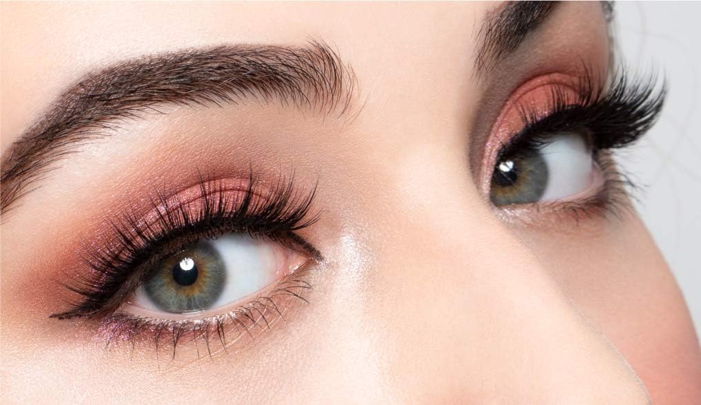 ＼NEW／【ダイヤモンドラッシュ公式】DiamondLash 3D EYELASH no.502海外セレブのようなボリュームのある3Dつけまつげ。全体的に束感のあるデザイン。