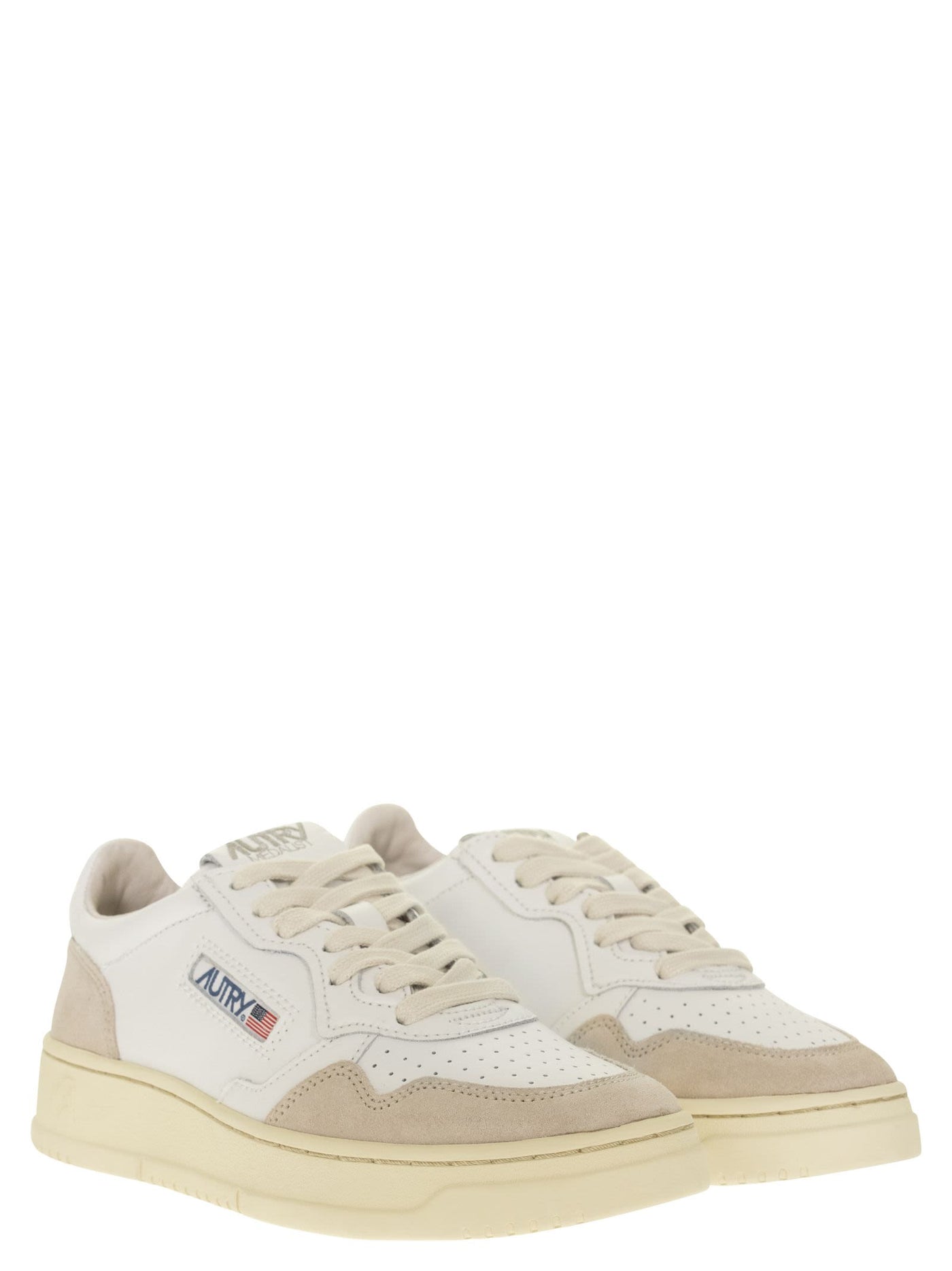 Autry Medalist Low LeatherとSuede Sneakers - Image 4