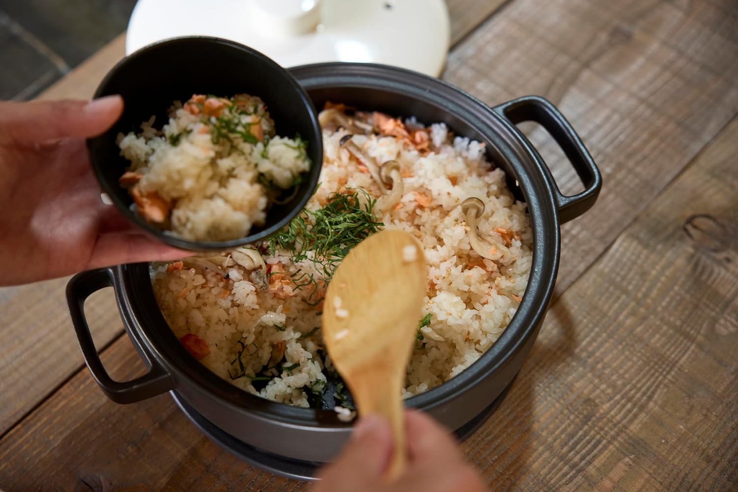 TAMAKI T-877319 Lightweight Black Mat, Large Rice Bowl, Diameter 4.8 inches (12.3 cm), Height 2.6 inches (6.6 cm), Porcelain, Dishwasher Safe, Microwave Safe, Made in Japan