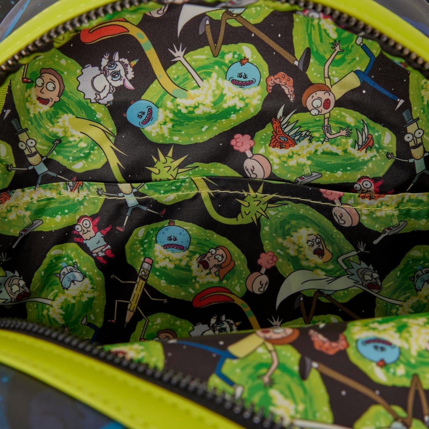 Loungefly Cartoon Network: Rick and Morty - Space Cruiser - Mini mochila con dije de cremallera - Brilla en la oscuridad - Bolsas coleccionables