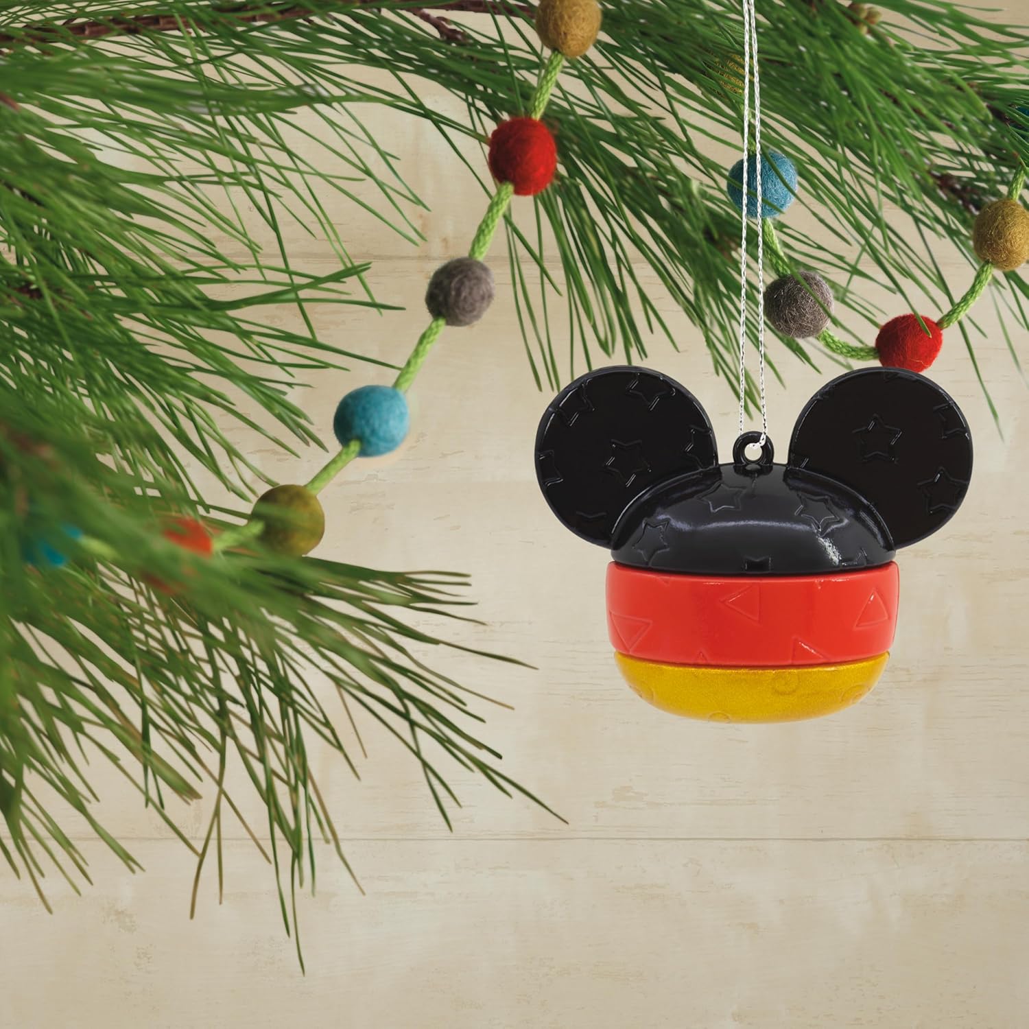 Hallmark Adornos de Navidad de Disney Mickey Mouse Misterio, Resistente a Romper, Juego de 2