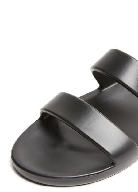 THE ROW Foam sandals in rubber - Image 5