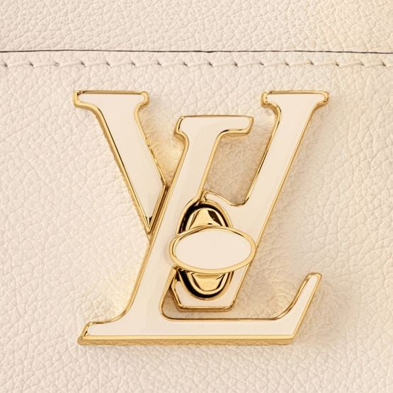 LOUIS VUITTON Lock and Walk - Image 5