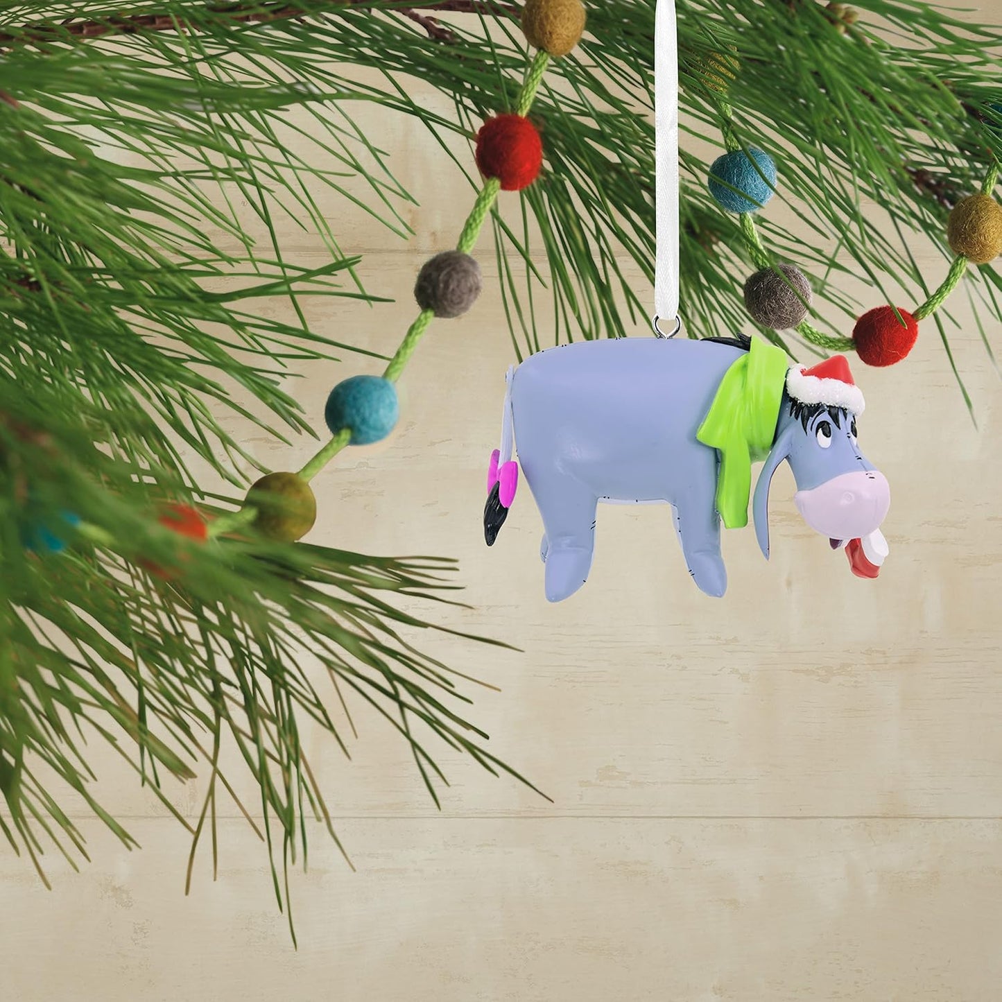 Hallmark Disney Santa Winnie The Pooh - Adorno navideño con maceta de miel