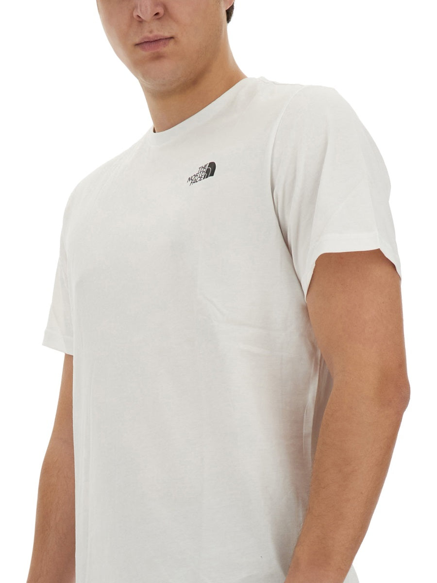 The ノースフェイスのロゴ入りTシャツ - Image 5