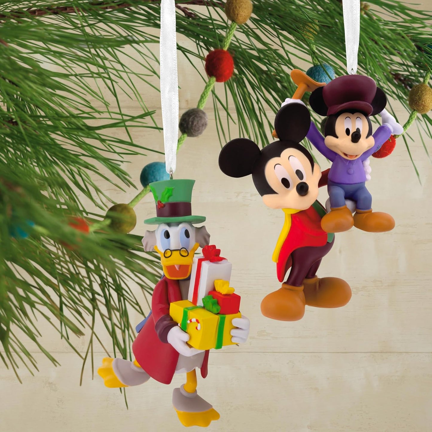 Adornos de Navidad de Hallmark Disney Mickey's Christmas Carol, Set de 2