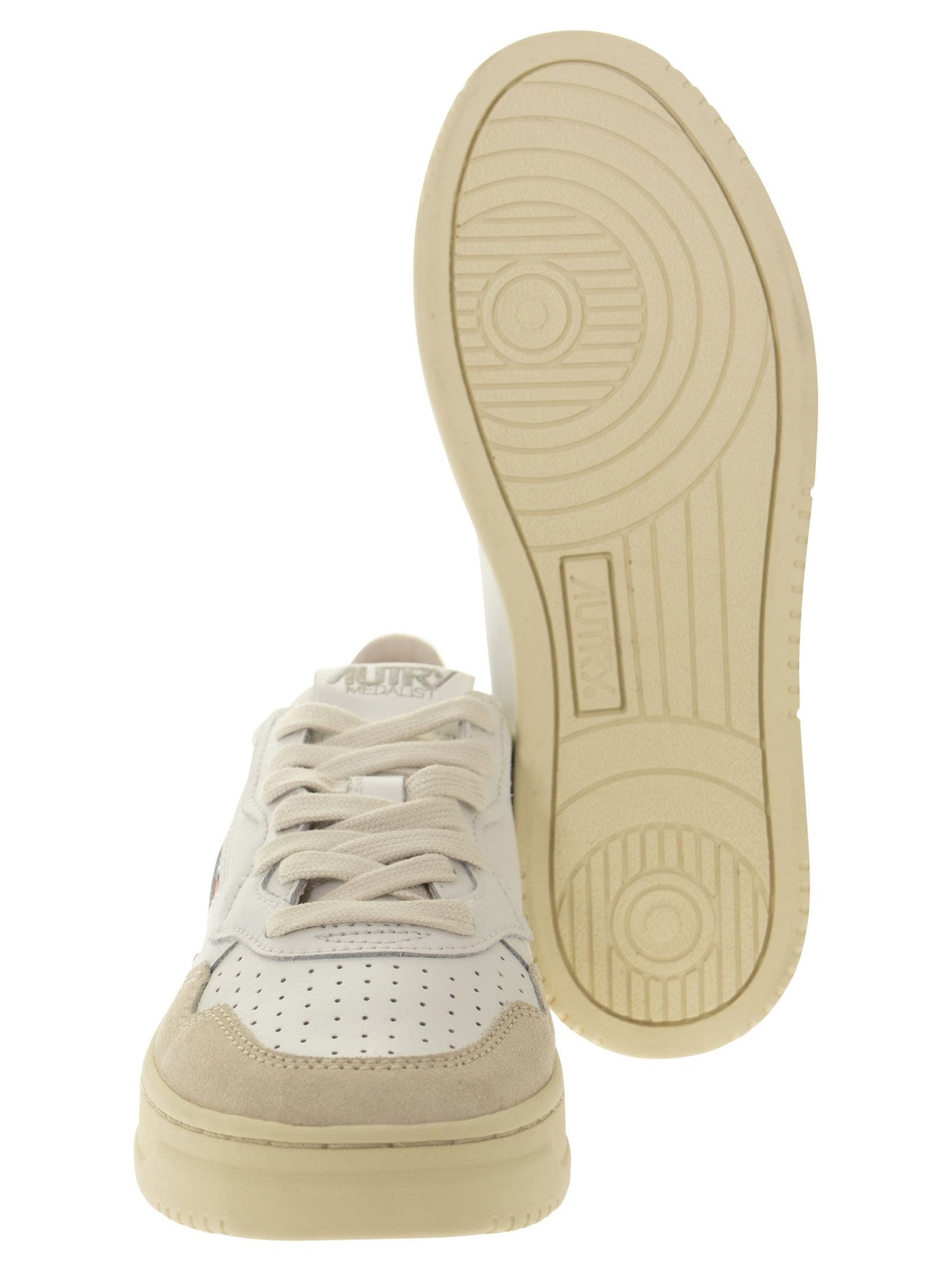 Autry Medalist Low LeatherとSuede Sneakers - Image 5