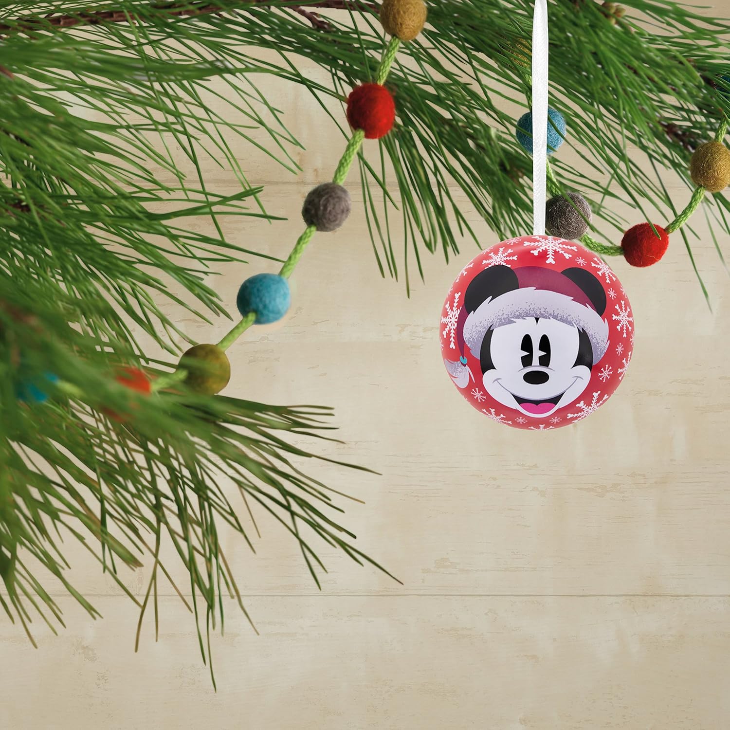 Adornos de Navidad de Hallmark Disney Mickey Mouse y Minnie Mouse, Bola de Lata, Juego de 12