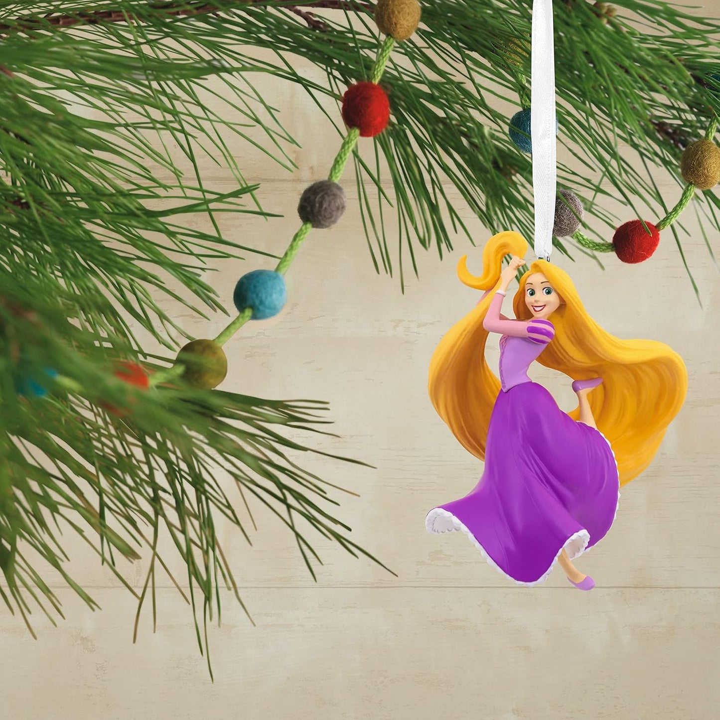 Hallmark Disney Tangled Rapunzel - Adorno navideño de resina (0003HCM0811)