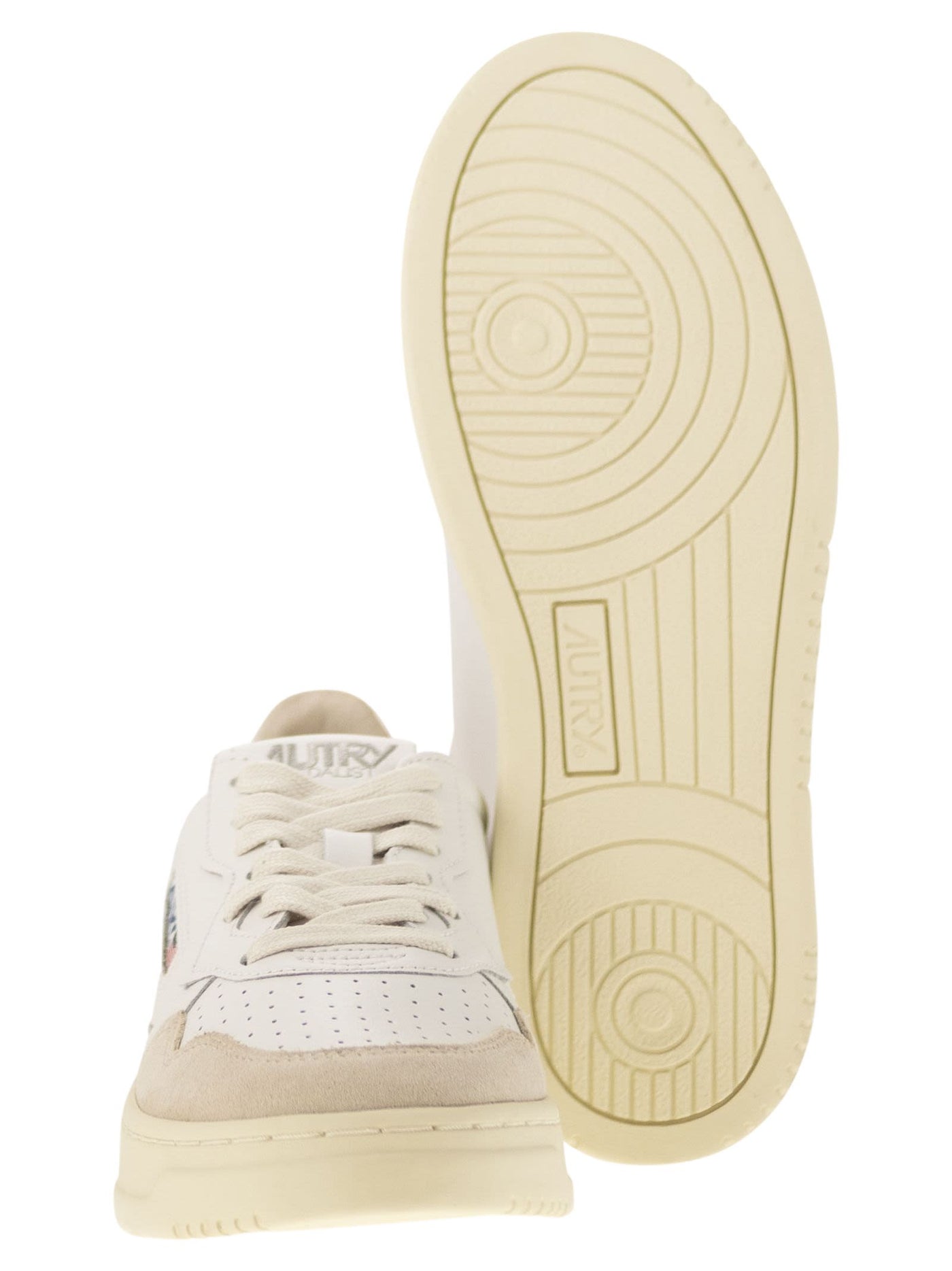 Autry Medalist Low LeatherとSuede Sneakers - Image 5