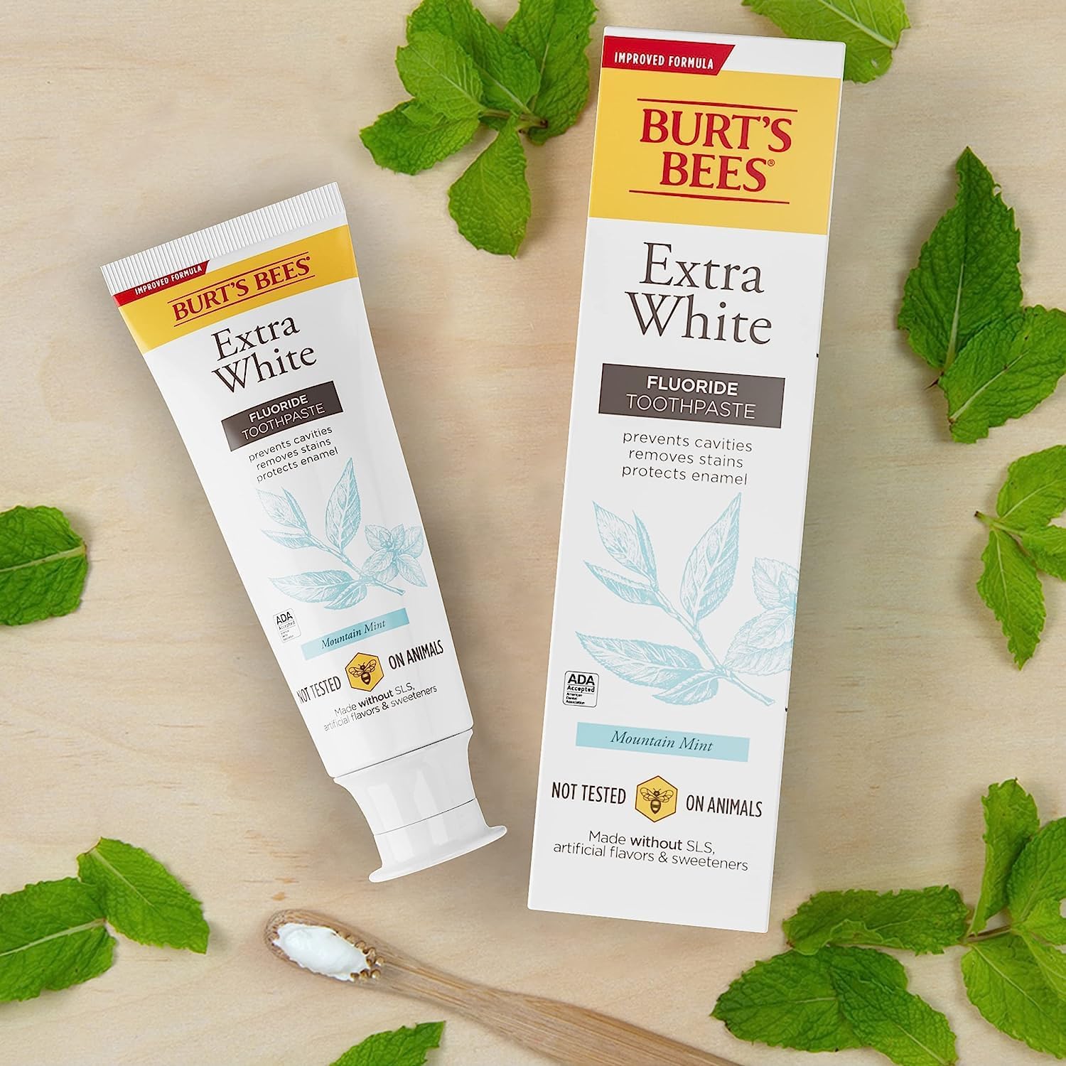 Pasta de dientes Burt's Bees Extra White, pasta de dientes con flúor, sabor natural, menta de montaña, 4.7 oz, paquete de 3