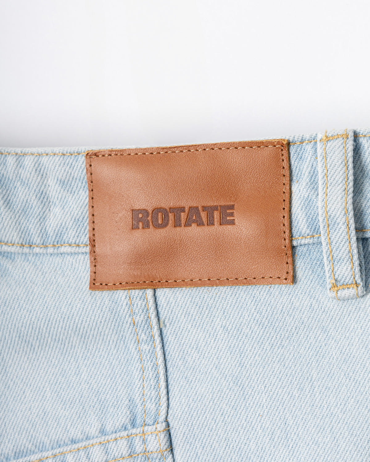 Rotate ズボンを青くします - Image 5