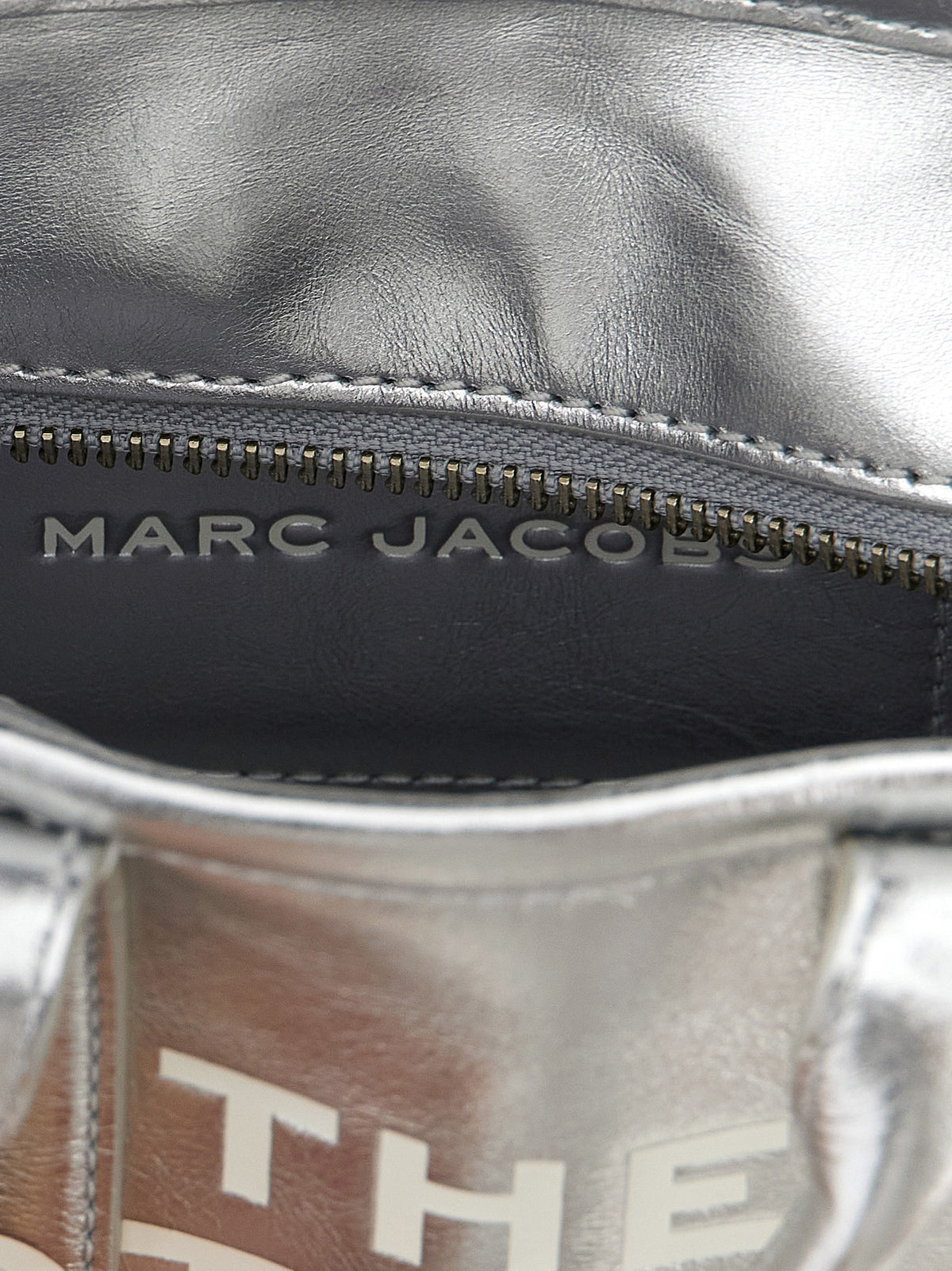 Marc マークジェイコブスの「メタリックレザークロスボディトート」クロスボディバッグ - Image 5
