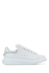 Alexander Mcqueen アレクサンダー・マックイーンの白い革のスニーカーが装飾されたシードヒール - Image 5