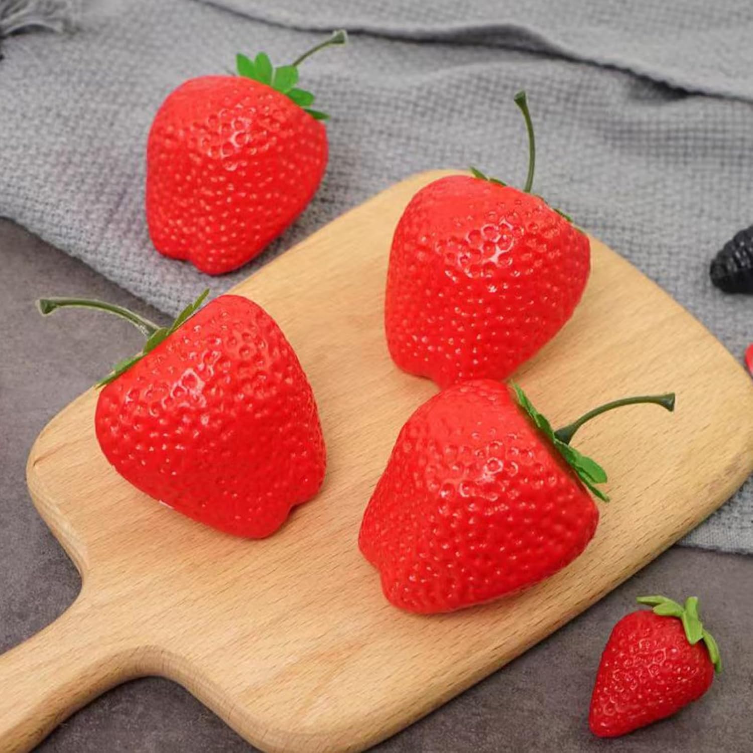siawadeky Strawberry Samples Plastic Set of 18 Artificial Fruit Model Food Sample Fruit Model Realistic Photography Props Fake Strawberry Display Fake Fruit for Room Decor Party Display Figurine Decor