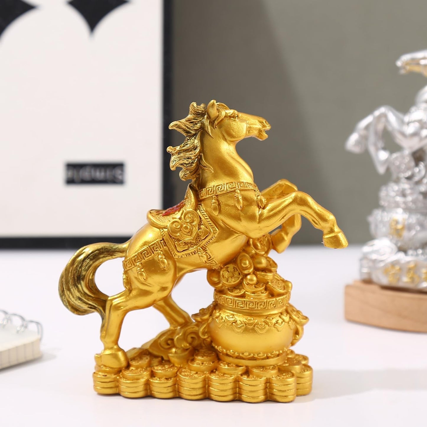 金色の馬の置物 風水装飾品 財運招福 中国伝統工芸品 樹脂製 デスク装飾 (金)