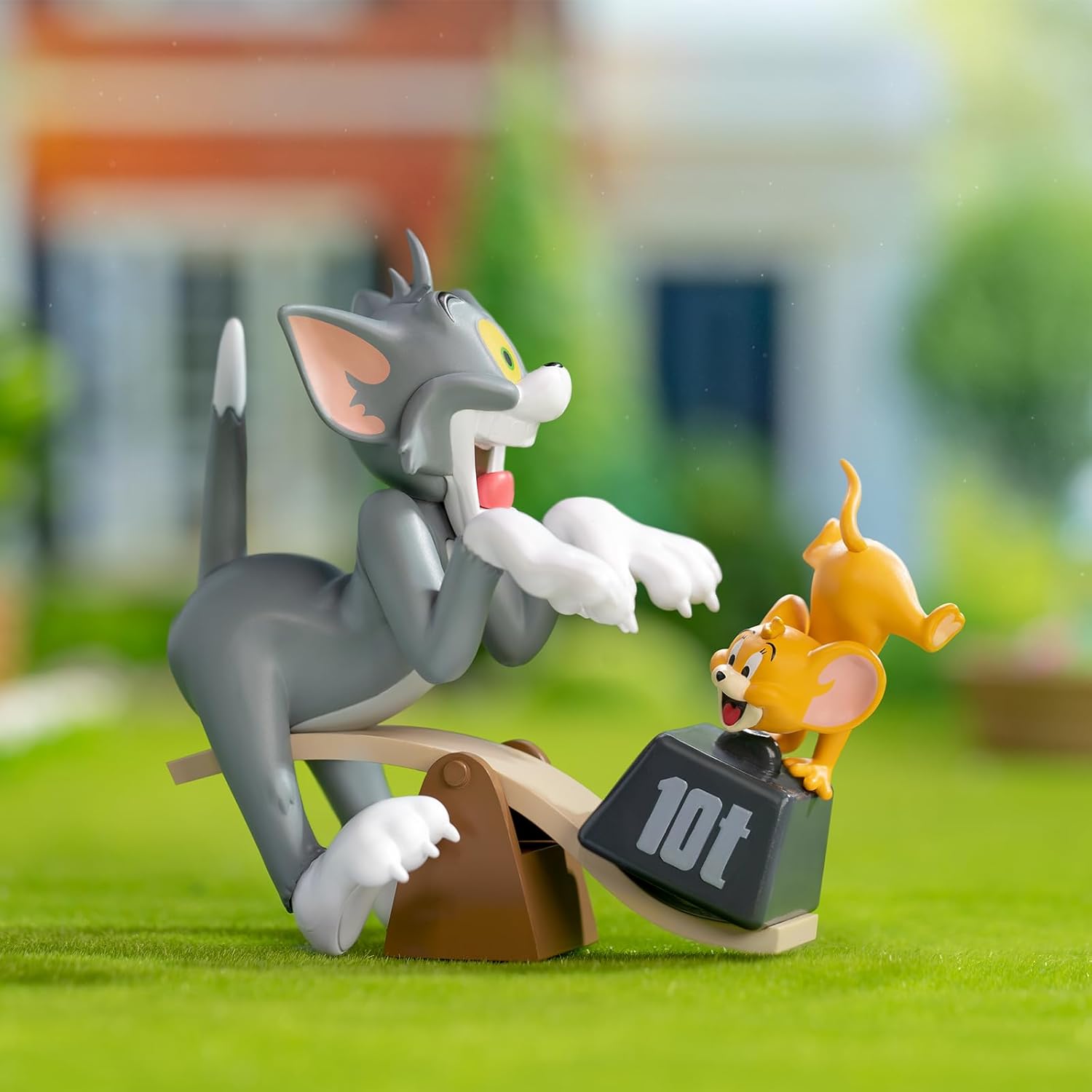 52TOYS x TOM and JERRY "BRAWLS BANG" Series Blind Box Tredding Figurine Collectible Figure Painted Toy Toy Toy Perfect Gift for Anime Fans Kids Collectors Birthday Christmas (1 Piece)