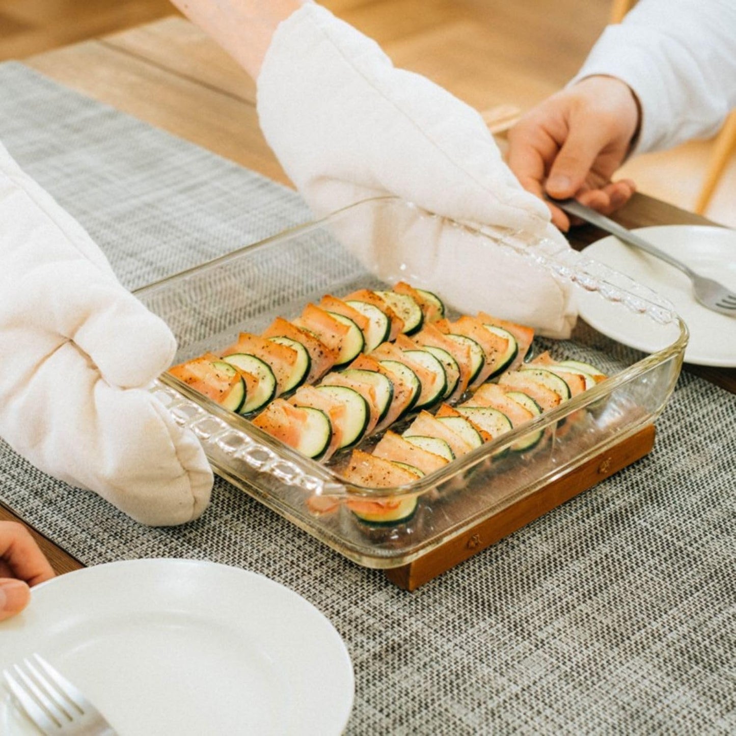 HARIO HKOZ-130-BK Heat Resistant Glass Square Plate, 43.8 fl oz (1,300 ml), Baking, Made in Japan, Clear