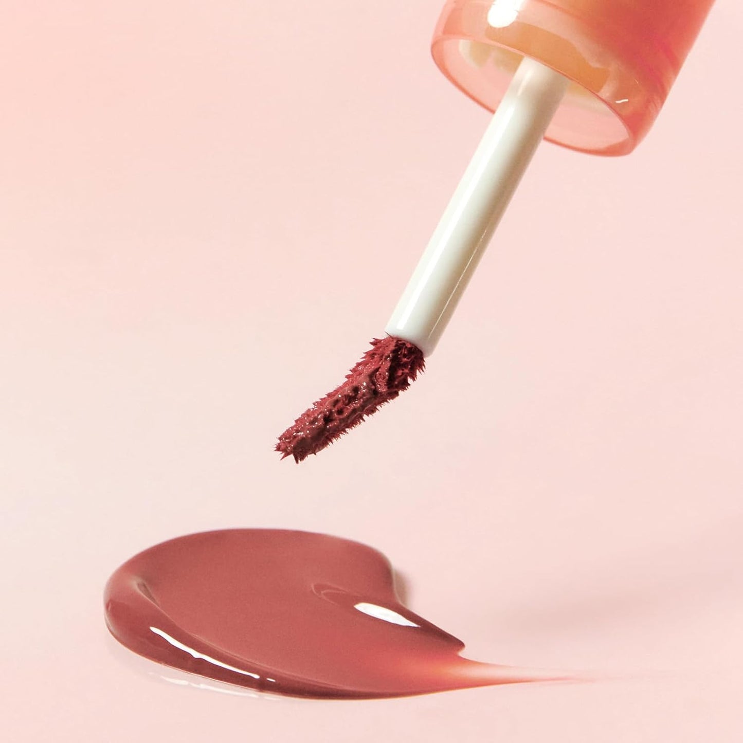 Laka Jelling Nude Gloss Mini, 1.9g/0.07oz, Aceite labial hidratante traslúcido sin manchas, no pegajoso, brillo nutritivo para un aspecto fresco y brillante, vegano, maquillaje de belleza limpia