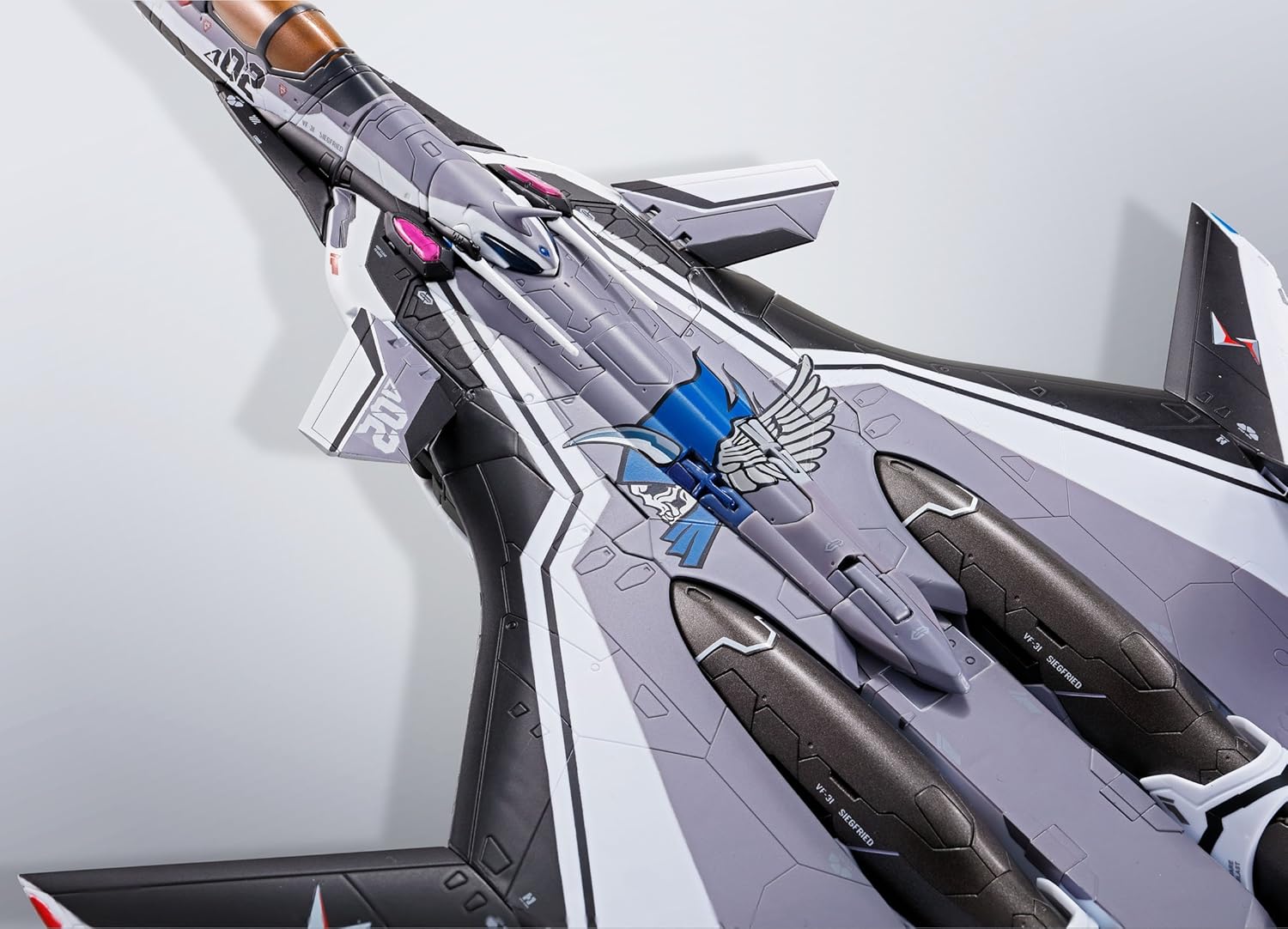 DX Chogokin Macross Delta VF-31F Siegfried (Messer Yee Les felt machines) approx. 10.2 in. (260mm) die-cast, ABS and PVC, painted action figure
