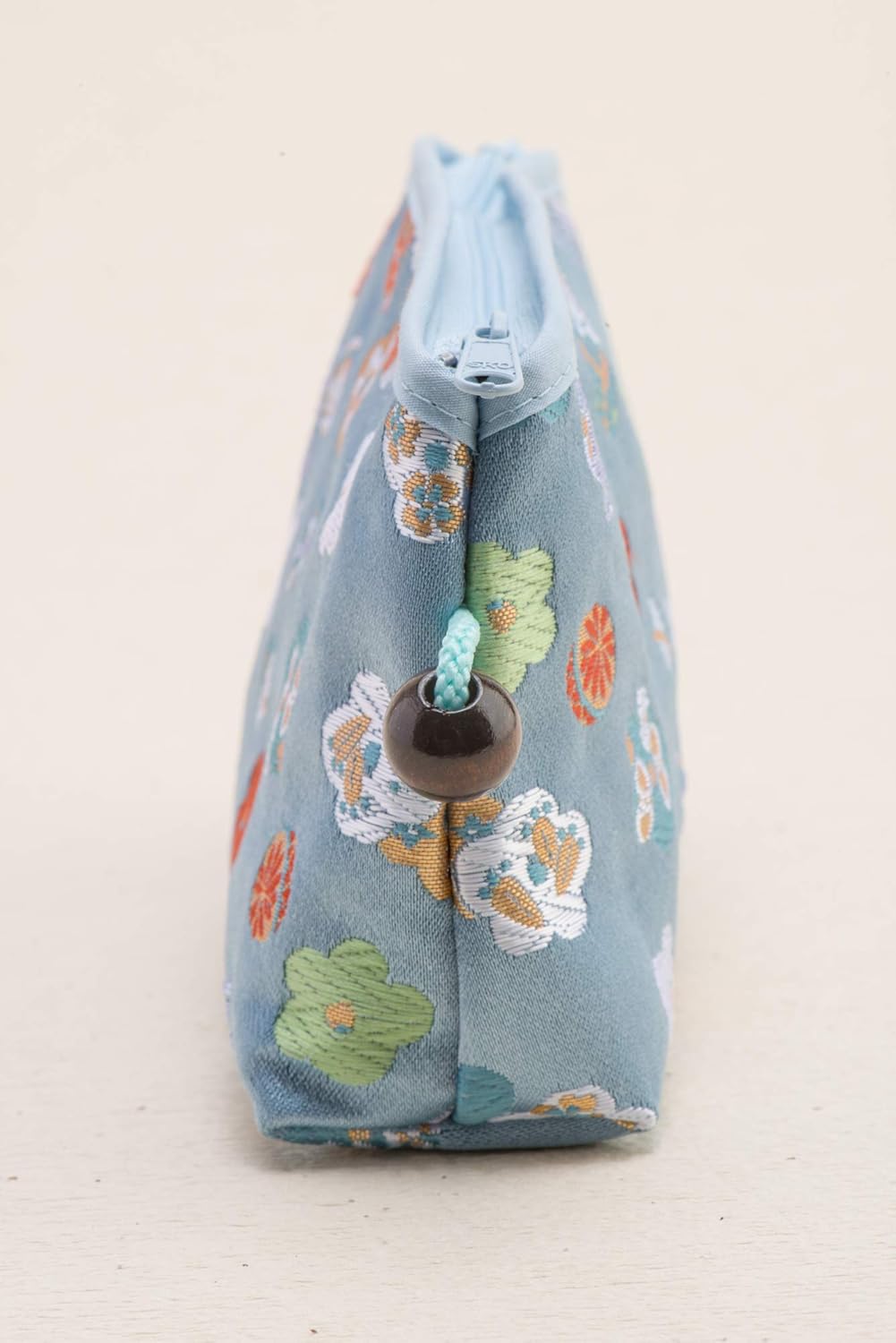 Kyoto Geimidou Nishijin Textile High-grade Gold Brocade Cosmetic Pouch, Japanese Pattern, Made in Japan, white