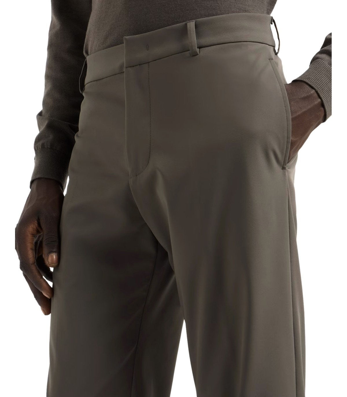 Emporio エンポリオ・アルマーニは必須の茶色のズボンを旅行します - Image 5